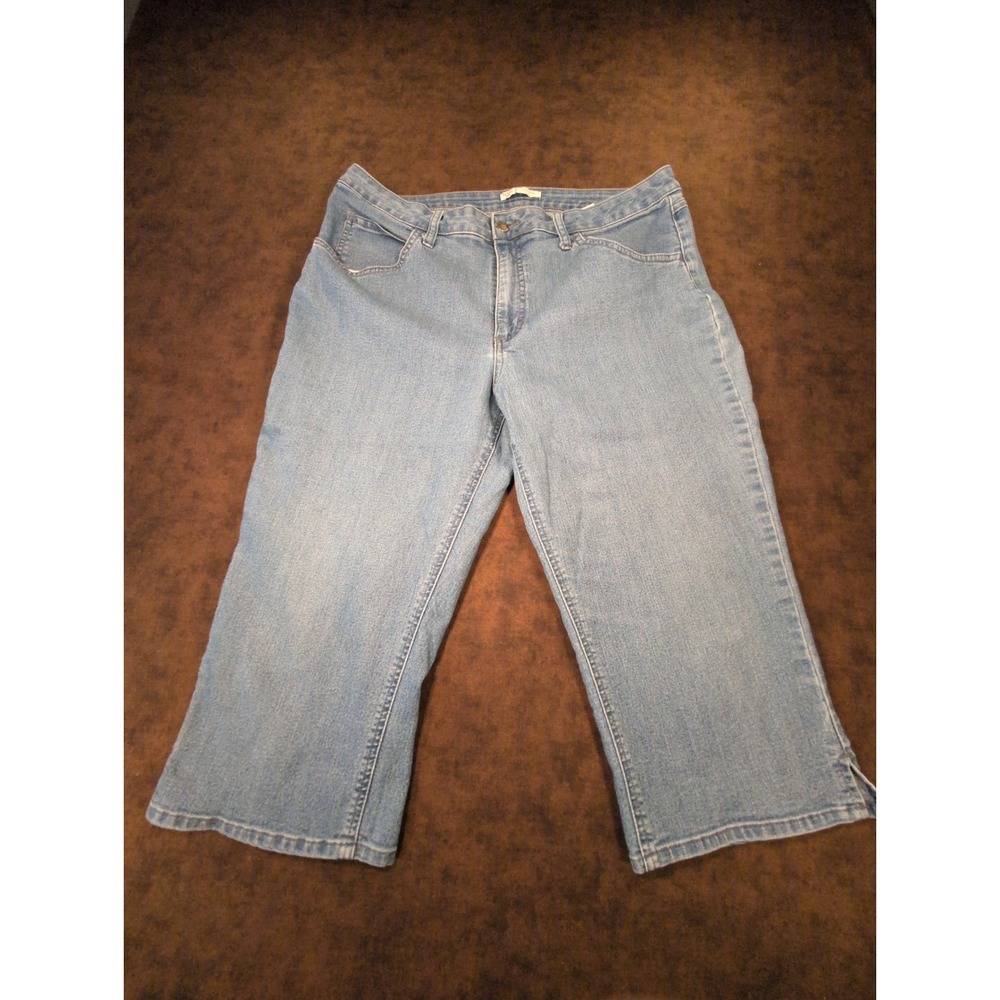 Riders by Lee Womens Plus Size 18M Mid Rise Capri Jeans Medium Wash Stretch Blue